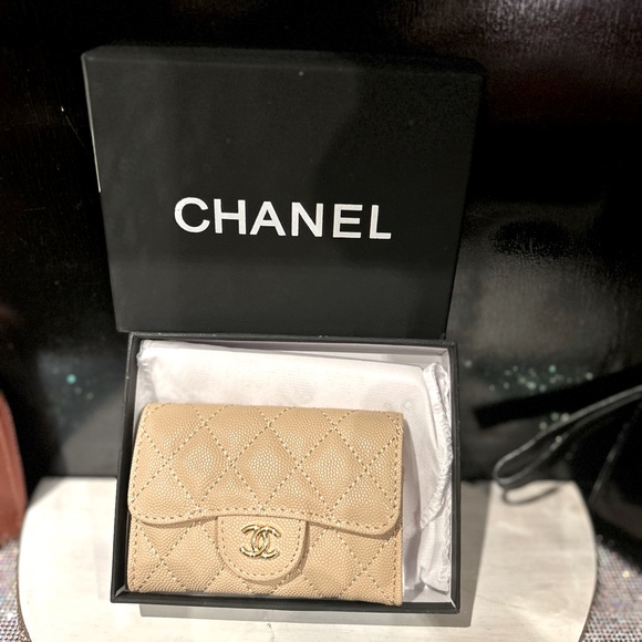 CHANEL Handbags - Beautiful Quilted Chanel Caviar small card holder/wallet